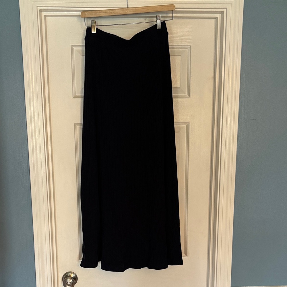 Ribbed Maxi Skirt